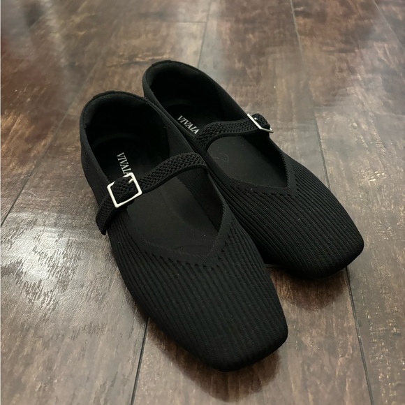 ❗️SOLD❗️Vivaia square toe mary jane 6.5 wide - Picture 3 of 9